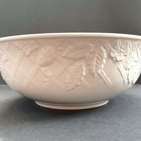 Mikasa English Countryside White 9” Stoneware Serving Salad Bowl Discontinued - Picture 5 of 16